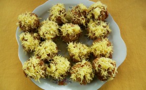 Sajtos-húsos burgonyagolyók