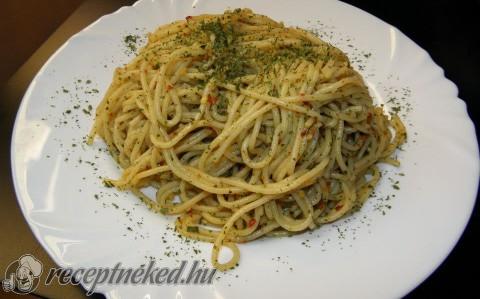 Pikáns fokhagymás spagetti