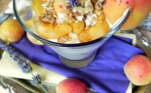 Görög joghurt, karamellás sárgabarackkal