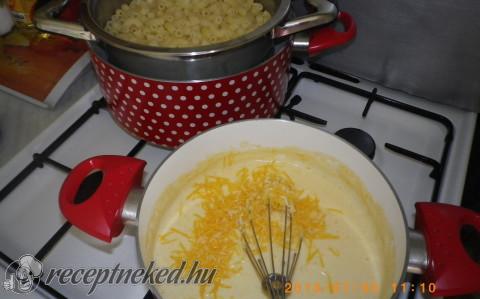 Cheddar sajtos makaróni