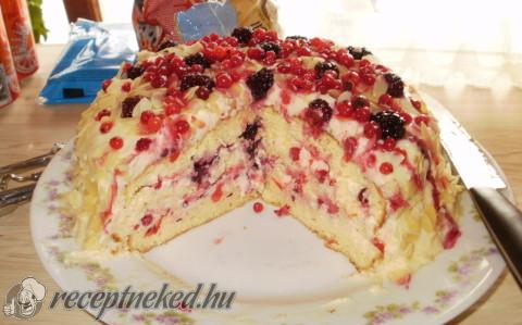 Ribizlis-szedres fehér csokis torta
