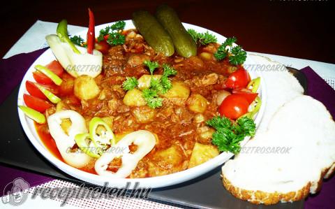 Csülökpörkölt