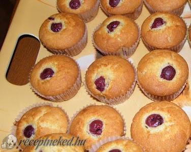 Meggyes muffin