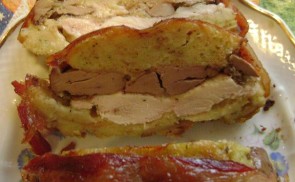Baconbe tekert csirkemell őzgerincformában