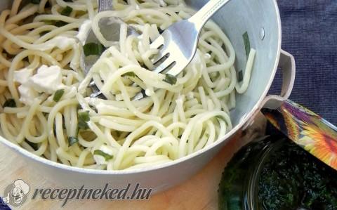 Spagetti medvehagymásan