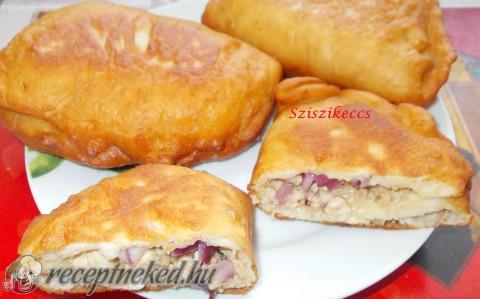 Csirkemellel töltött lángos