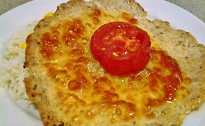 Mozzarellával és paradicsommal sütött csirkelángos
