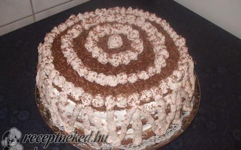 Karamellkrémes torta
