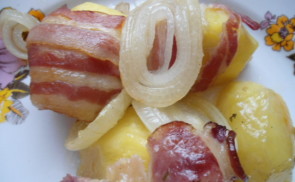 Baconbe tekert burgonya fűszeresen