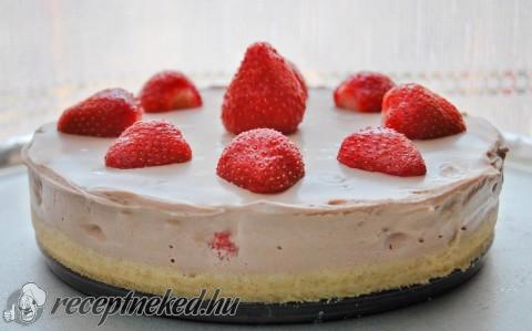 Tejcsokoládés epertorta