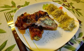 Kapros túróval töltött csirkecombfilé baconbundában