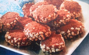 Karamellás-mogyorós korongok