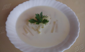 Tejszínes karalábéleves
