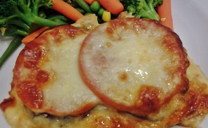 Padlizsános, paradicsomos csirkemell mozzarellával sütve