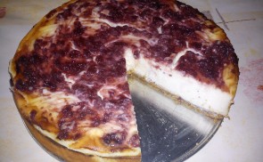 Klasszikus sajttorta meggylekvárral