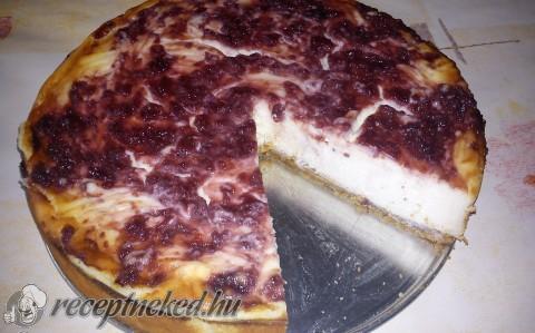 Klasszikus sajttorta meggylekvárral