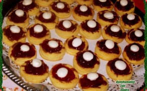 Ribizlis linzer habcsókfelhővel