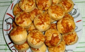 Sajtos, szezámmagos, vajas pogácsa