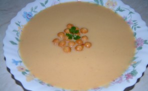 Sárgarépás zellerkrémleves levesgyönggyel
