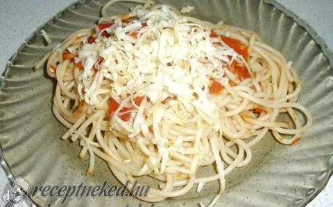 Paradicsomszószos spagetti