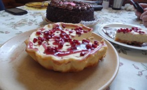 Sült sajttorta gránátalmával