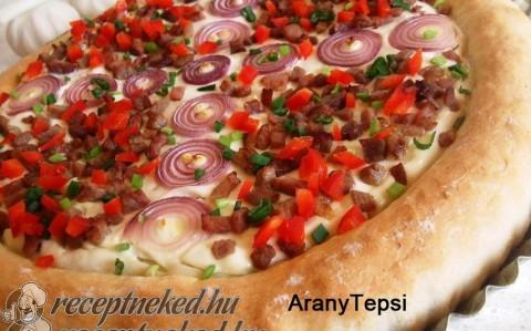 Házi sonkás háromhagymás pizza
