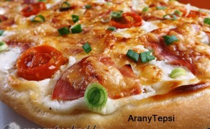 Színes sonkás pizza fokhagymásan