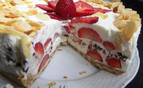 Sajttorta eperrel