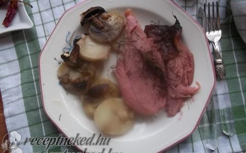 Sült pulykacomb szalonnás, gombás krumplival