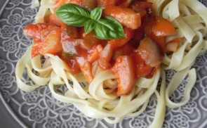 Tagliatelle paradicsomos-laska gombával
