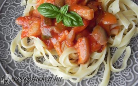 Tagliatelle paradicsomos-laska gombával