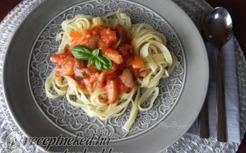 Tagliatelle paradicsomos-laska gombával