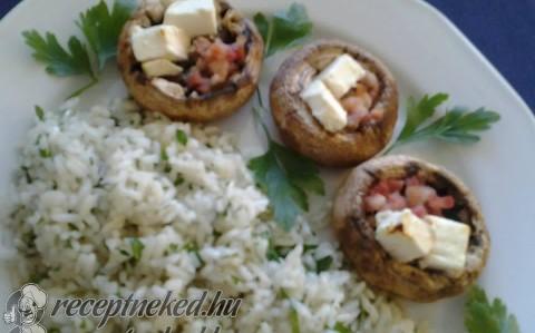 Gombafejek baconnal és fetával töltve