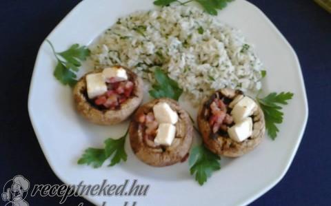 Gombafejek baconnal és fetával töltve