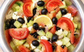 Mozzarellás saláta