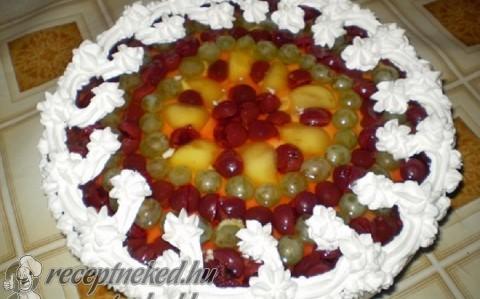 Túrós-gyümölcsös torta