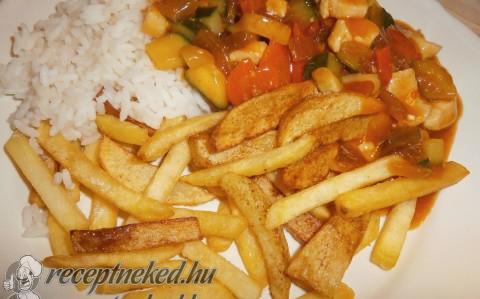 Zöldséges csirkemell paradicsomszószban vegyes körettel