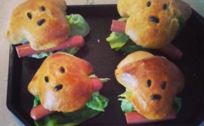 Hot dog házi zsemléből