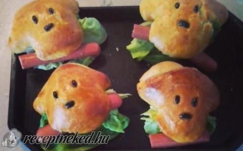 Hot dog házi zsemléből
