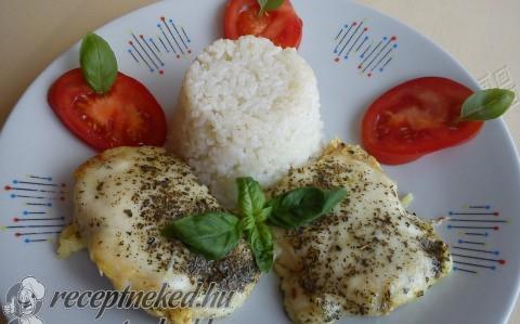 Csirkén sült fűszeres mozzarella