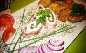 Göngyölt csirkemell – cukkinivel