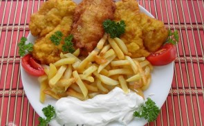 Makói tojásos csirkemell, hagymás tartármártással