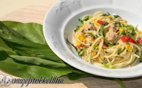 Tavaszi, tonhalas spagetti medvehagymával