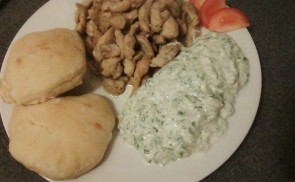 Gyros tzatzikivel és házi pitával