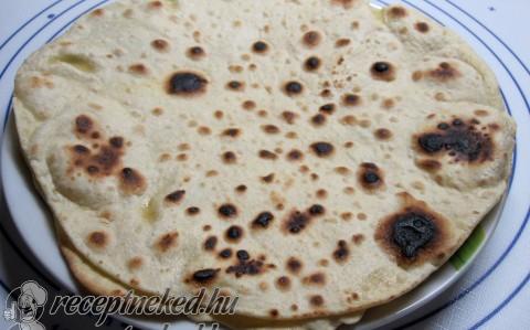 Chilis bab tortilla köntösben