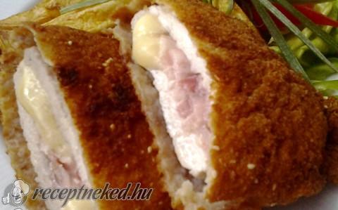 Sajttal baconnel töltött karajszeletek