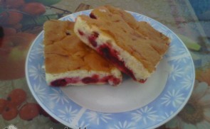 Joghurtos-meggyes pite