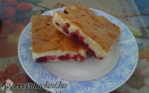 Joghurtos-meggyes pite