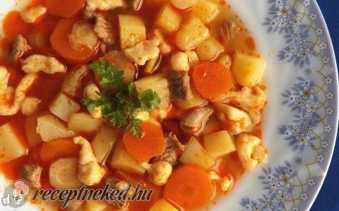 Pulykagulyás nokedlivel gazdagon