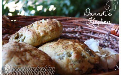 Olívás-zöldfűszeres focaccia